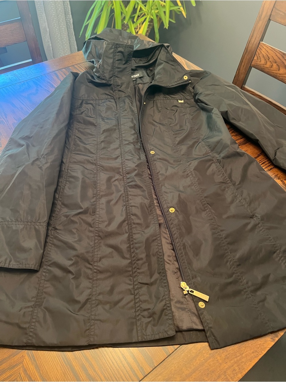 Ellen Tracy Women’s Black Hooded Long Rain Coat Zip/Snap Polyester L # 733